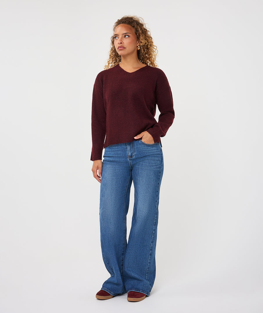 Chandail Esqualo col V Merlot — vue de face en pied sur mannequin