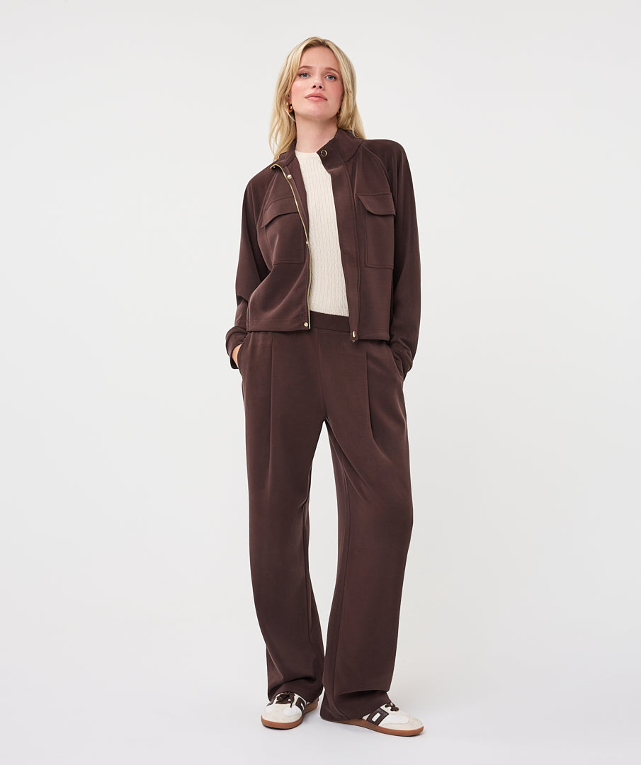 Cardigan Esqualo en modal Cacao — vue de face en pied sur mannequin