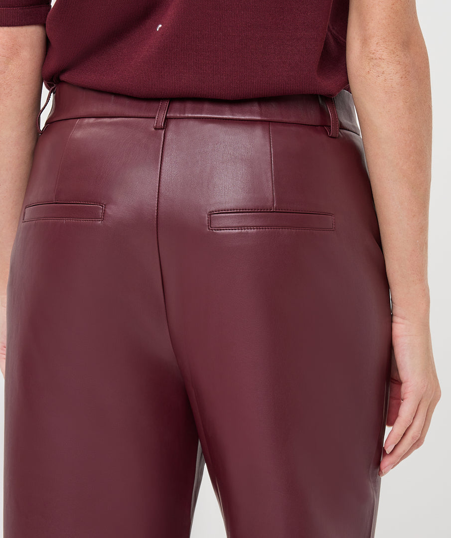 Pantalon large Esqualo en similicuir Merlot — détail des poches arrière et de la taille