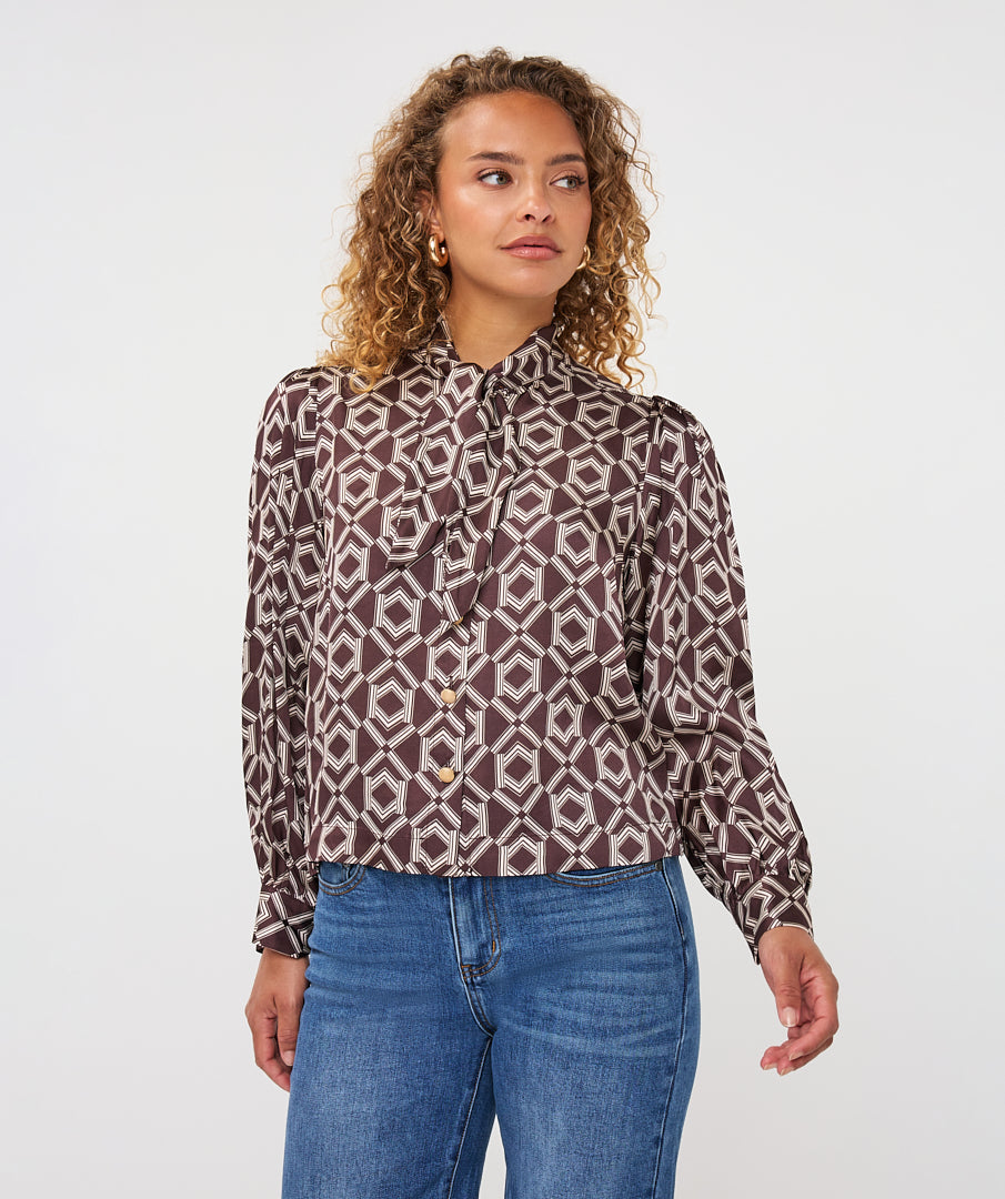 Blouse Esqualo à imprimé géométrique Cacao — vue de face sur mannequin