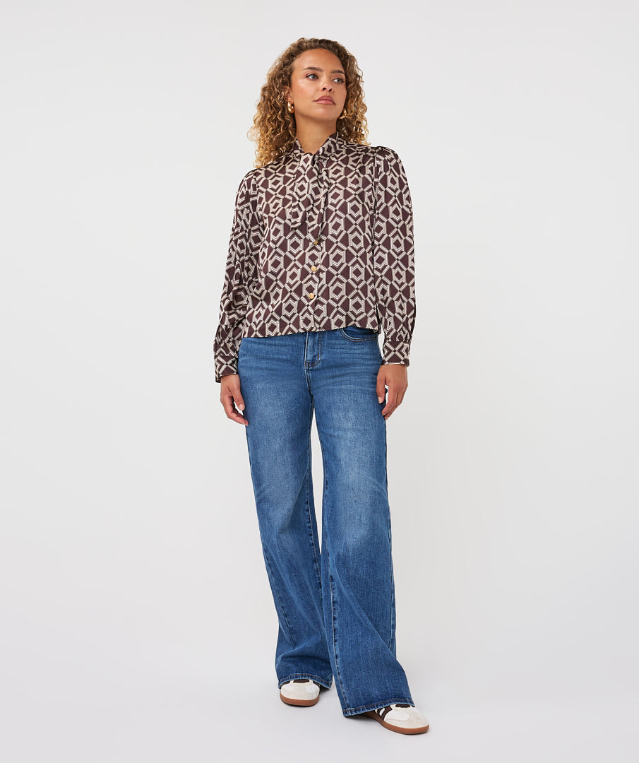 Blouse Esqualo à imprimé géométrique Cacao — vue de face en pied sur mannequin