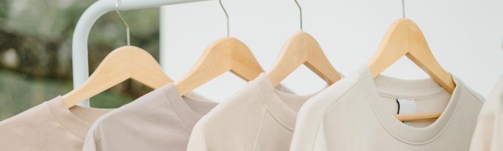  Jupe-short classique fabriqué avec un tissu Techno aéré et doté d'une ceinture à enfiler qui contrôle le ventre.
