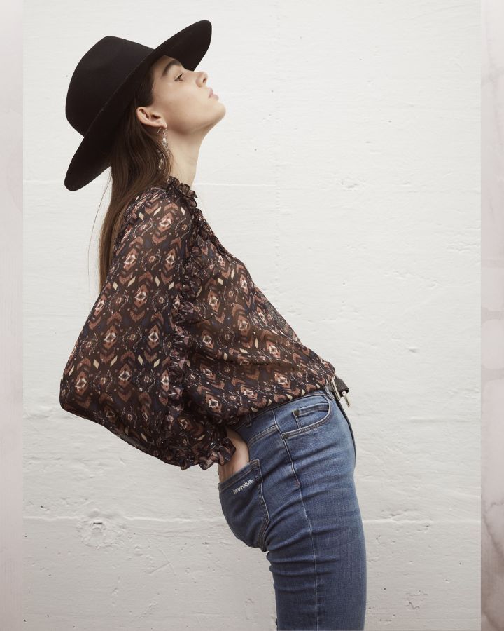 BLOUSE