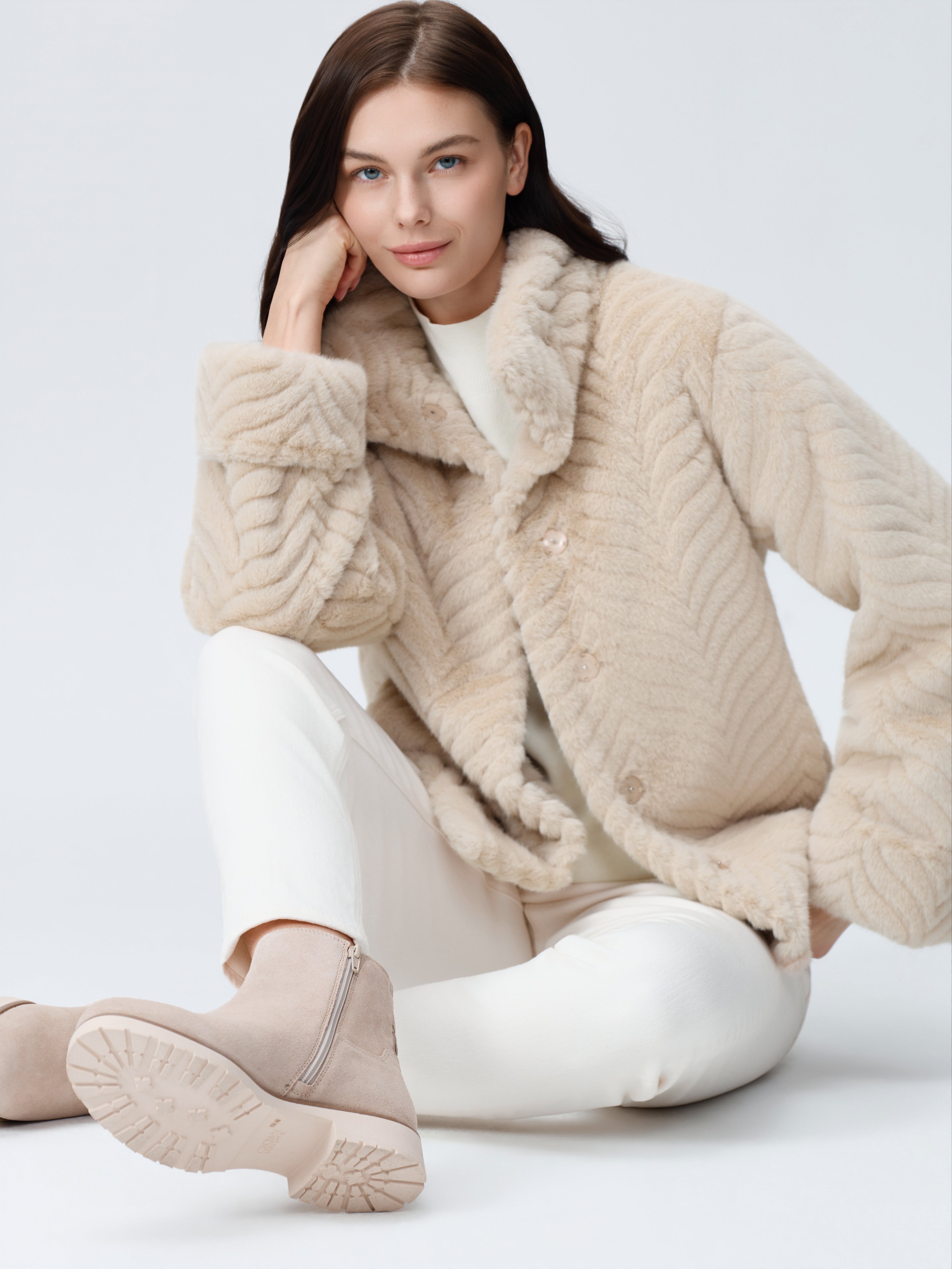 Manteau court fausse fourrure