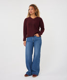 Chandail Esqualo col V Merlot — vue de face en pied sur mannequin