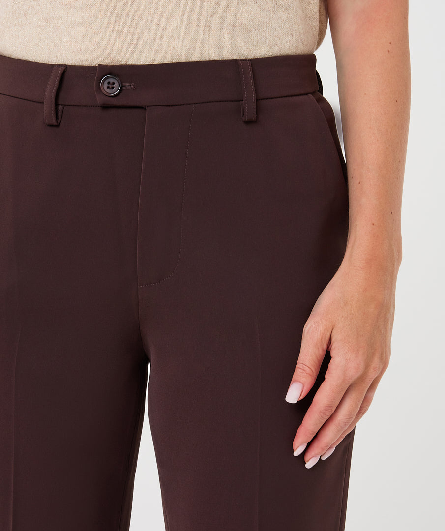 Pantalon droit Esqualo Cacao — détail de la taille, du bouton et des poches