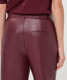 Pantalon large Esqualo en similicuir Merlot — détail des poches arrière et de la taille