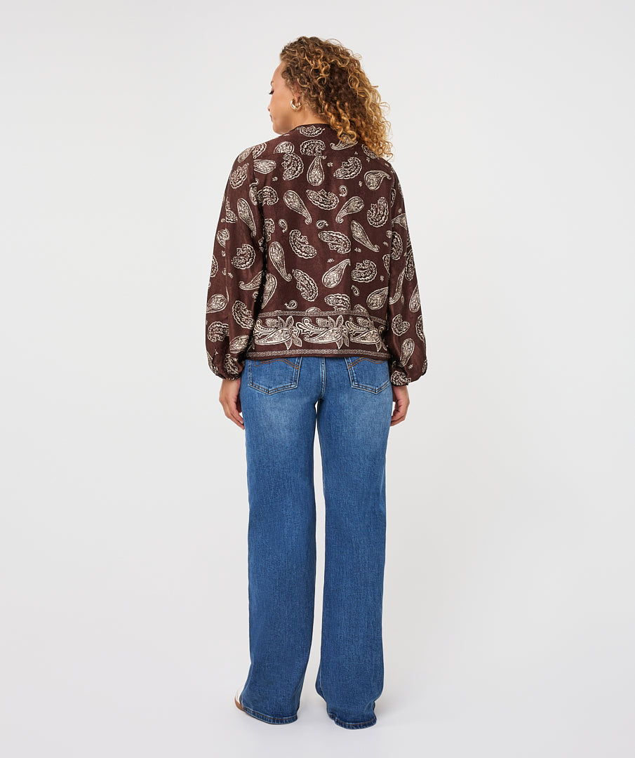 Blouse Esqualo à imprimé paisley et bordure — vue de dos en pied sur mannequin