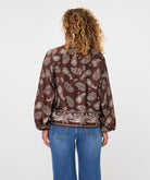 Blouse Esqualo à imprimé paisley et bordure — vue rapprochée de dos sur mannequin