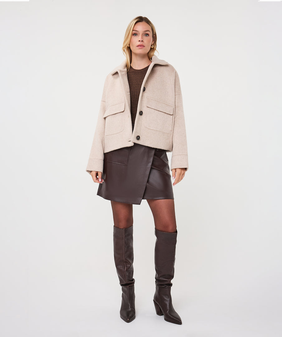 Manteau court Esqualo Biscuit — silhouette de face sur mannequin