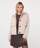 Manteau court Esqualo Biscuit — vue de face sur mannequin