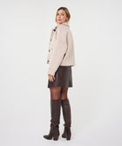 Manteau court Esqualo Biscuit — vue de trois quarts arrière sur mannequin